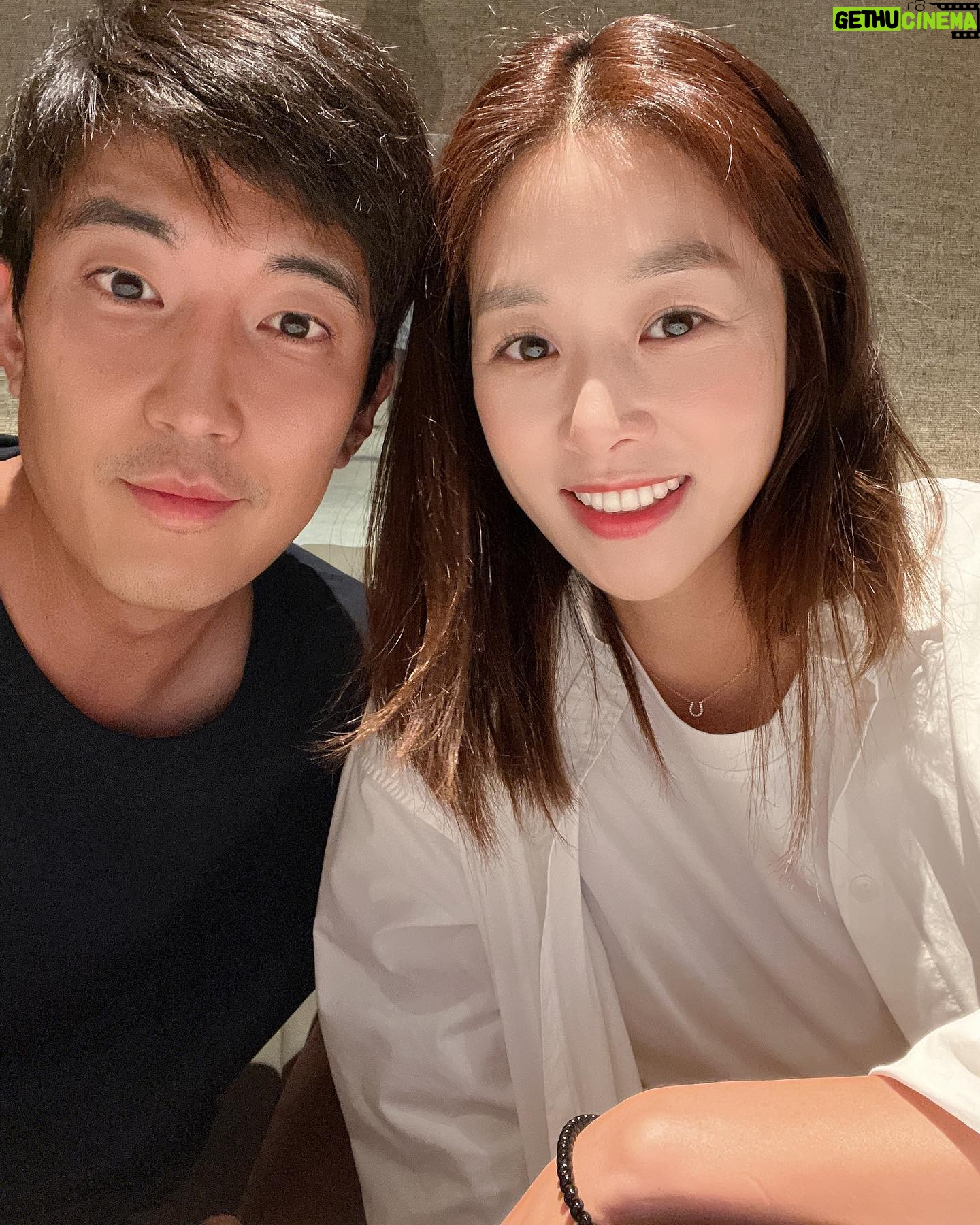 Jang Shin-young - 7.4K Likes - 잠시 둘만의 외출💕