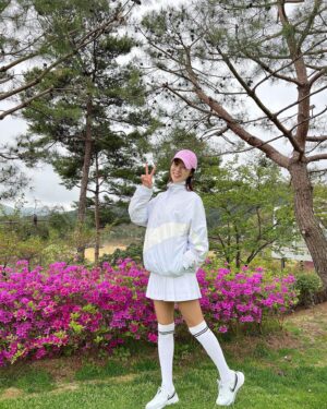 Jang Shin-young Instagram - ✨🤗💕