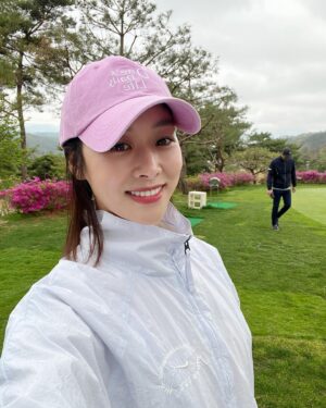 Jang Shin-young Instagram - ✨🤗💕
