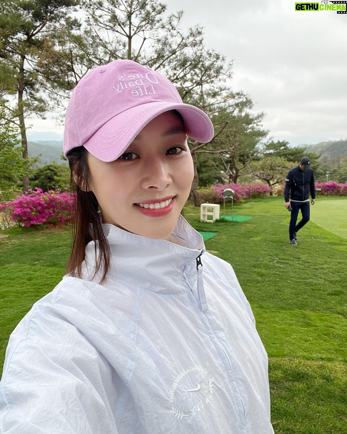 Jang Shin-young - 3.7K Likes - ✨🤗💕