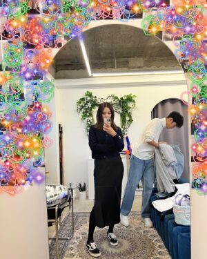 Jang Shin-young Instagram - 😜👼🏻✨💫