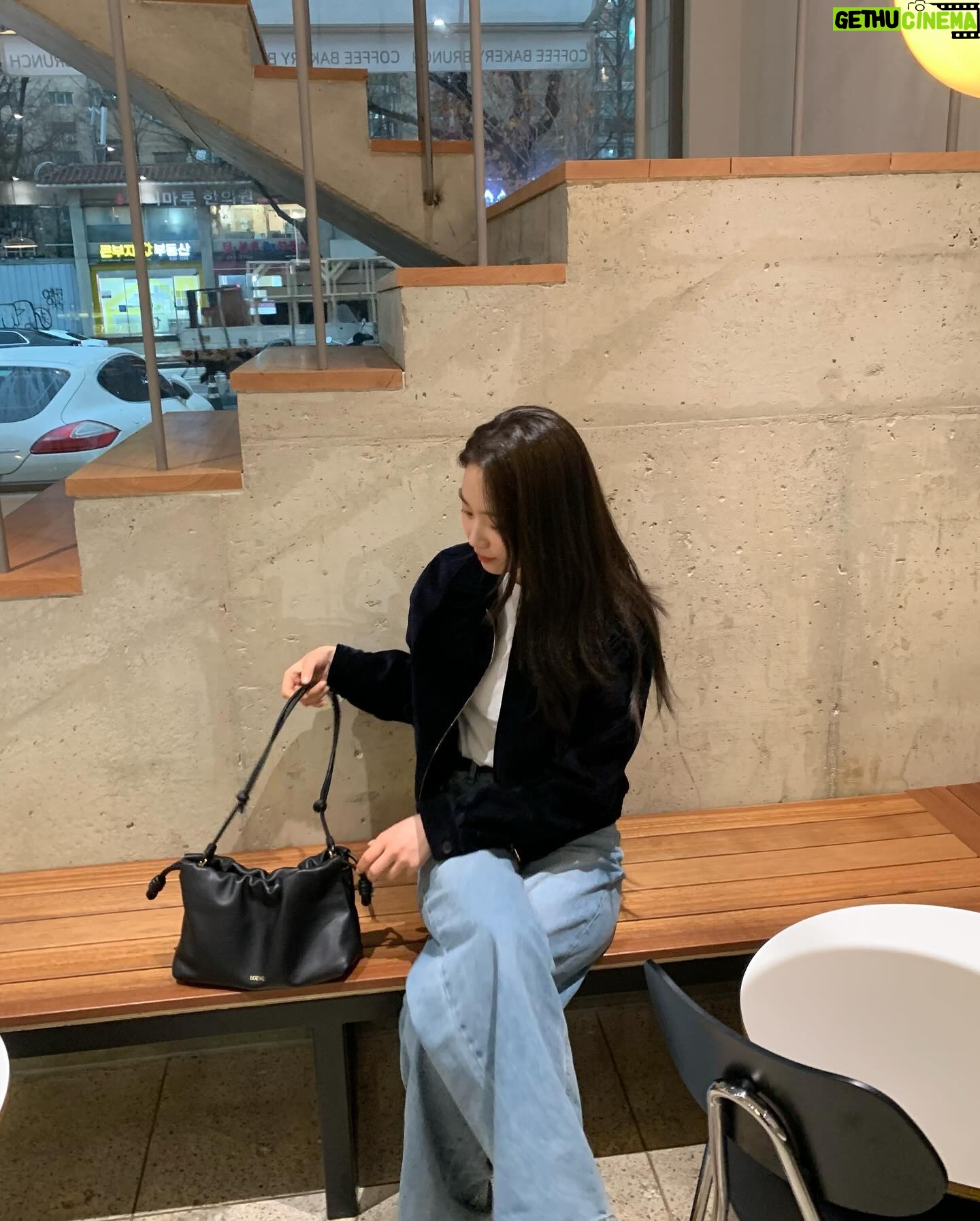 Jang Hui-ryeong Instagram - #loewe#로에베#Flamencopurse 🖤