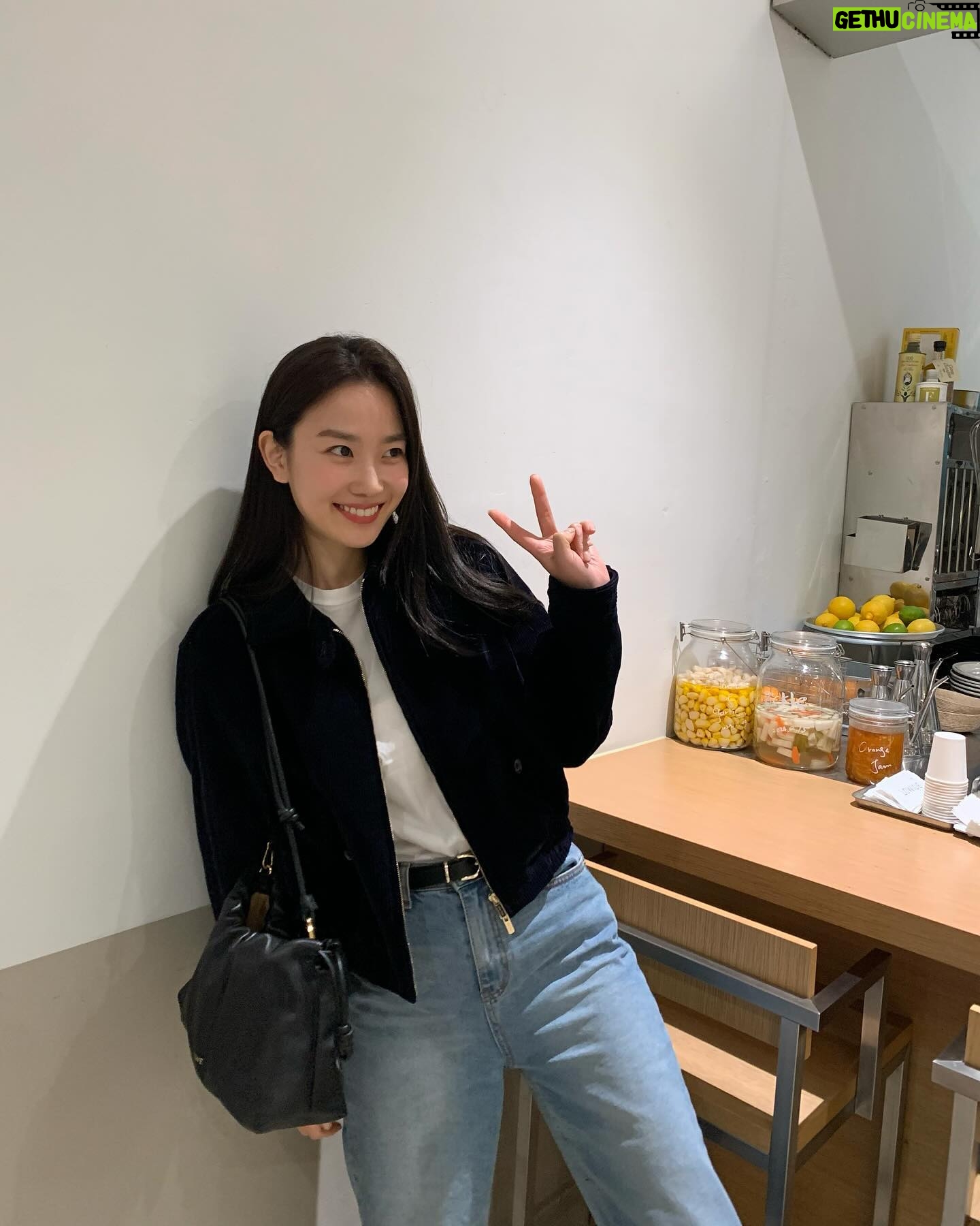 Jang Hui-ryeong Instagram - #loewe#로에베#Flamencopurse 🖤