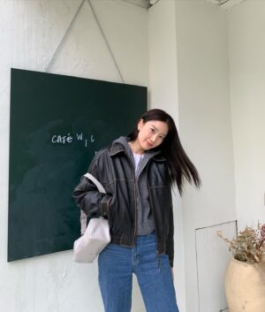 Jang Hui-ryeong Instagram - 🖤🖤🖤🖤