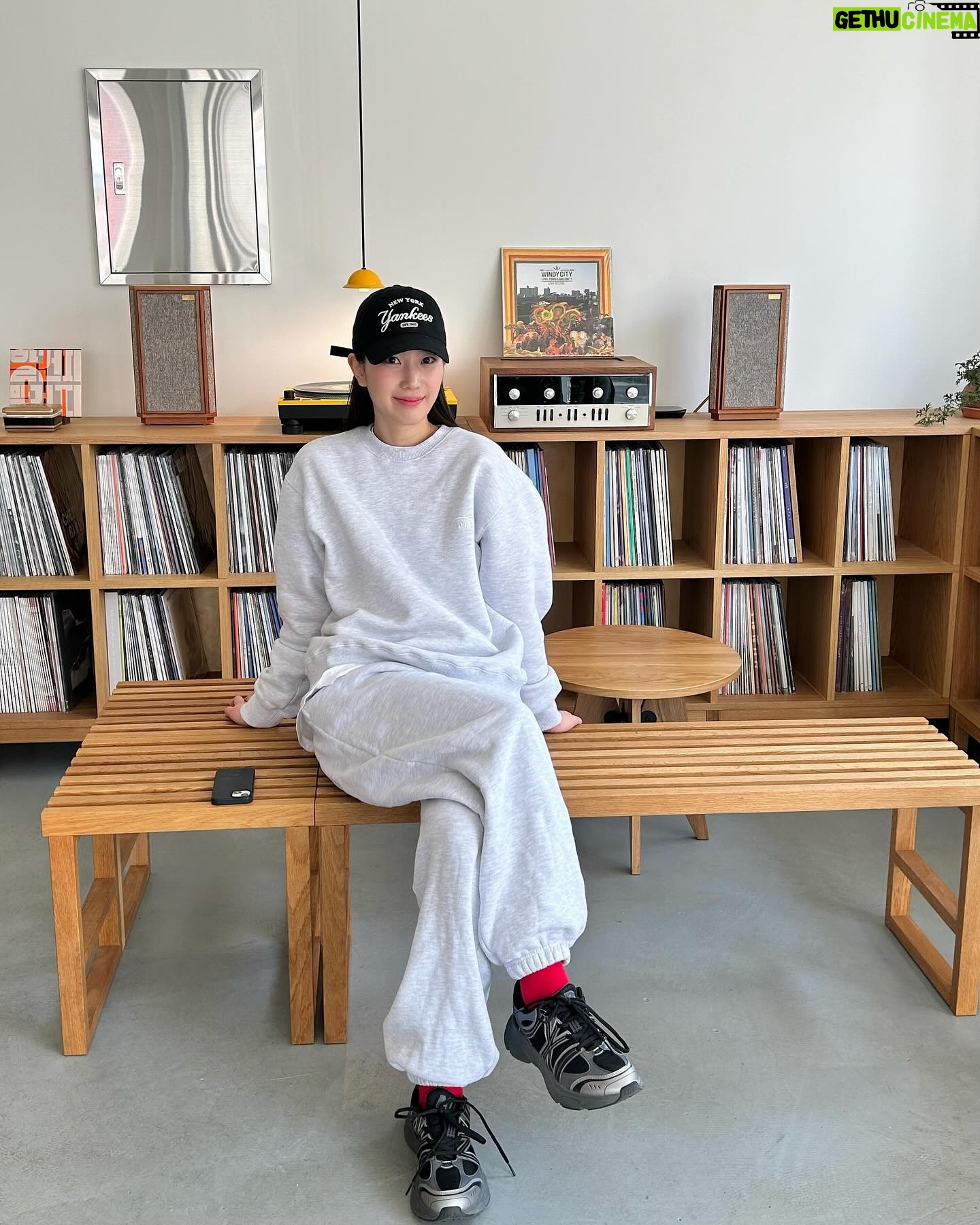 Jang Hui-ryeong Instagram - @mlbkorea #광고#MLB신발#MLB에이스러너 4/5일 출시🖤