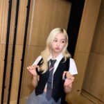 Jang Ye-eun Instagram - Back to the school🤓