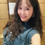 Jang Young-ran Instagram - 저 어제 고민고민하다 맨날 생머리만해서 변화 좀 주려구☺️결국 파마했거든요 😅💕 파마 머리에 #극대노😡😅🤣 아니 내 머리 내가 하는데 왜 이렇게 속상해 하는거야?😅 진짜 웃음밖에 안나오네🤣 저 그렇게 이상한가요?🥹 고생해서 시술해주신 #라메종 @lamaison.jungsunmiyo 감사해요 전 진짜 마음에 들어요💓💖🙏 #대단한남편👍😅 #장영란그램💕 #에이급장영란화이팅💓💓💪🏻 #영라뉴화이팅💪🏻💪🏻💪🏻💕💕