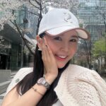 Jang Young-ran Instagram - 아 속이 시원하다. 😅🤣🤣 이제 편하게 정면사진 올릴 수 있겠네요😆💕 어찌나 답답했는지요😅 그동안😝 썬글라스 쓴 모습 뒷모습만 올리기 답답했어요😅😆 몬가 달라진거 같다구요?😊😆 글쎄요😂 #쉿비밀얘기는 #에이급장영란 유튜브에서 꼭 확인해 주세요💕🙏 #구독좋아요꼭부탁드려요💓💓🥹🙏 #장영란그램💕 #에이급장영란화이팅💓💓💪🏻