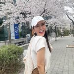 Jang Young-ran Instagram - 아 속이 시원하다. 😅🤣🤣 이제 편하게 정면사진 올릴 수 있겠네요😆💕 어찌나 답답했는지요😅 그동안😝 썬글라스 쓴 모습 뒷모습만 올리기 답답했어요😅😆 몬가 달라진거 같다구요?😊😆 글쎄요😂 #쉿비밀얘기는 #에이급장영란 유튜브에서 꼭 확인해 주세요💕🙏 #구독좋아요꼭부탁드려요💓💓🥹🙏 #장영란그램💕 #에이급장영란화이팅💓💓💪🏻