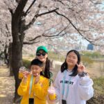 Jang Young-ran Instagram - #안양천벚꽃길 너무 이쁘네요💓💓💕 온가족 #벚꽃구경🌸🌸🌸 나이들었나봐요 😂왜이렇게 꽃이 이쁠까요?🥰 가슴에는 #행운을품고😁 #행운을입어요 그리고 #행운을빌어요🍀 친한언니가💕 야심차게 만든 브랜드 #마스언에브릴 @mars_en_avril_official 에구 고생 많았어 언니🥹 옷 너무 이쁘다😝👍👏❤️ #대박나라얍🙏🏼💕 #장영란그램💕