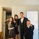 Jang Young-ran Instagram - 꿈같은 내생에 첫 팬미팅을 성황리에 잘 마무리 했습니다.😍🙏 이제야 정신이 드네요🥹🥹 꿈같았어요❤️ 자리를 꽉꽉 채워주시고 너무 따뜻한 시선으로 저와함께 울고 웃고 끝까지 격려해주시고 태어나서 처음으로 느껴보는 벅찬 감정을 느끼며 아직도 팬미팅때 내새끼들께서 절 보는 표정을 떠올리면 왈칵 눈물이 나요🥹🥹😭💕 진심으로 감사합니다. ❤️그리고 사랑합니다.💕 앞으로 더 열심히 베풀며 웃음 드리며 살께요💖🙏 더 더 좋은 사람이 될께요🥹💖 누구보다 50만팬미팅을 위해 나보다 더 기뻐해주며 함께 고생한 허니비 피디님들💕주디 정원 상현 성민 혜린 혜림 지민 은정 은혜 준섭 안보이는 곳에서도 고생한 우리 허니비피디님들(이름다못써서미안😅)💖💖 그리고 나보다 더 떨며 더 긴장하며 진심으로 온 마음을 다해 이 팬미팅을 준비한🥹💖 진짜 마음 따듯한 이석로 피디님 @sakura_aori 너무 고마워요🥹🥹💖🙏피디님은 내 은인👍🥰 그리고 내사랑 내식구들💕 홍실 @hong_min_a91 연수 @01y_s08 초희 @chohee_830 경화 @joy187_kyung__unni 예지 @_yezzzy 함께 고생 해줘서 고마워💖😍너희 없었음 어쩔뻔🥹🥹🙏💖💖 #알랴뷰❤️ 우리 현희의 깜짝 선물에 허전했을 로비가 #포토존이됐어요😭🥰 준범엄마 현희야💕 @hyunheehong 언니 진짜 감동 받았어💕💕😭🙏 너무 고마워 현희야😍😍 💕 잊지 않을께💓 그리고 내사랑 #금쪽같은내새끼 #진짜찐이야🥹😍 #눈물나요🥹🥹💕 이런 대접이 익숙치 않아서🥲 너무 너무 감사해요💕💕 그리고 무엇보다 진료하랴 틈틈이 공연준비하랴 너무너무 고생한 우리 남편 나보다 더 좋아하고 행복해해서 그 모습에 더 감동받았다는🥹😍🙏그리고 내목숨 내사랑하는 지우준우💖내 든든한 우리 가족 @jaseng_han 진심으로 감사하고 사랑해요💕🙏 오늘도 또 구구절절 주저리주저리 😆💕 아 ㅋ ㅋ 이런 이런 😅A급되기 아직 멀었네😅🤣🤣 장영란의 A급 되기 좌충우돌 도전기는 앞으로 계속됩니다용😝✌🏻 #장영란그램💕 #A급장영란 #에이급장영란화이팅💓💓💪🏻 #영라뉴화이팅💪🏻💪🏻💪🏻💕💕