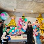 Jang Young-ran Instagram - 꿈같은 내생에 첫 팬미팅을 성황리에 잘 마무리 했습니다.😍🙏 이제야 정신이 드네요🥹🥹 꿈같았어요❤️ 자리를 꽉꽉 채워주시고 너무 따뜻한 시선으로 저와함께 울고 웃고 끝까지 격려해주시고 태어나서 처음으로 느껴보는 벅찬 감정을 느끼며 아직도 팬미팅때 내새끼들께서 절 보는 표정을 떠올리면 왈칵 눈물이 나요🥹🥹😭💕 진심으로 감사합니다. ❤️그리고 사랑합니다.💕 앞으로 더 열심히 베풀며 웃음 드리며 살께요💖🙏 더 더 좋은 사람이 될께요🥹💖 누구보다 50만팬미팅을 위해 나보다 더 기뻐해주며 함께 고생한 허니비 피디님들💕주디 정원 상현 성민 혜린 혜림 지민 은정 은혜 준섭 안보이는 곳에서도 고생한 우리 허니비피디님들(이름다못써서미안😅)💖💖 그리고 나보다 더 떨며 더 긴장하며 진심으로 온 마음을 다해 이 팬미팅을 준비한🥹💖 진짜 마음 따듯한 이석로 피디님 @sakura_aori 너무 고마워요🥹🥹💖🙏피디님은 내 은인👍🥰 그리고 내사랑 내식구들💕 홍실 @hong_min_a91 연수 @01y_s08 초희 @chohee_830 경화 @joy187_kyung__unni 예지 @_yezzzy 함께 고생 해줘서 고마워💖😍너희 없었음 어쩔뻔🥹🥹🙏💖💖 #알랴뷰❤️ 우리 현희의 깜짝 선물에 허전했을 로비가 #포토존이됐어요😭🥰 준범엄마 현희야💕 @hyunheehong 언니 진짜 감동 받았어💕💕😭🙏 너무 고마워 현희야😍😍 💕 잊지 않을께💓 그리고 내사랑 #금쪽같은내새끼 #진짜찐이야🥹😍 #눈물나요🥹🥹💕 이런 대접이 익숙치 않아서🥲 너무 너무 감사해요💕💕 그리고 무엇보다 진료하랴 틈틈이 공연준비하랴 너무너무 고생한 우리 남편 나보다 더 좋아하고 행복해해서 그 모습에 더 감동받았다는🥹😍🙏그리고 내목숨 내사랑하는 지우준우💖내 든든한 우리 가족 @jaseng_han 진심으로 감사하고 사랑해요💕🙏 오늘도 또 구구절절 주저리주저리 😆💕 아 ㅋ ㅋ 이런 이런 😅A급되기 아직 멀었네😅🤣🤣 장영란의 A급 되기 좌충우돌 도전기는 앞으로 계속됩니다용😝✌🏻 #장영란그램💕 #A급장영란 #에이급장영란화이팅💓💓💪🏻 #영라뉴화이팅💪🏻💪🏻💪🏻💕💕