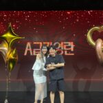 Jang Young-ran Instagram - 꿈같은 내생에 첫 팬미팅을 성황리에 잘 마무리 했습니다.😍🙏 이제야 정신이 드네요🥹🥹 꿈같았어요❤️ 자리를 꽉꽉 채워주시고 너무 따뜻한 시선으로 저와함께 울고 웃고 끝까지 격려해주시고 태어나서 처음으로 느껴보는 벅찬 감정을 느끼며 아직도 팬미팅때 내새끼들께서 절 보는 표정을 떠올리면 왈칵 눈물이 나요🥹🥹😭💕 진심으로 감사합니다. ❤️그리고 사랑합니다.💕 앞으로 더 열심히 베풀며 웃음 드리며 살께요💖🙏 더 더 좋은 사람이 될께요🥹💖 누구보다 50만팬미팅을 위해 나보다 더 기뻐해주며 함께 고생한 허니비 피디님들💕주디 정원 상현 성민 혜린 혜림 지민 은정 은혜 준섭 안보이는 곳에서도 고생한 우리 허니비피디님들(이름다못써서미안😅)💖💖 그리고 나보다 더 떨며 더 긴장하며 진심으로 온 마음을 다해 이 팬미팅을 준비한🥹💖 진짜 마음 따듯한 이석로 피디님 @sakura_aori 너무 고마워요🥹🥹💖🙏피디님은 내 은인👍🥰 그리고 내사랑 내식구들💕 홍실 @hong_min_a91 연수 @01y_s08 초희 @chohee_830 경화 @joy187_kyung__unni 예지 @_yezzzy 함께 고생 해줘서 고마워💖😍너희 없었음 어쩔뻔🥹🥹🙏💖💖 #알랴뷰❤️ 우리 현희의 깜짝 선물에 허전했을 로비가 #포토존이됐어요😭🥰 준범엄마 현희야💕 @hyunheehong 언니 진짜 감동 받았어💕💕😭🙏 너무 고마워 현희야😍😍 💕 잊지 않을께💓 그리고 내사랑 #금쪽같은내새끼 #진짜찐이야🥹😍 #눈물나요🥹🥹💕 이런 대접이 익숙치 않아서🥲 너무 너무 감사해요💕💕 그리고 무엇보다 진료하랴 틈틈이 공연준비하랴 너무너무 고생한 우리 남편 나보다 더 좋아하고 행복해해서 그 모습에 더 감동받았다는🥹😍🙏그리고 내목숨 내사랑하는 지우준우💖내 든든한 우리 가족 @jaseng_han 진심으로 감사하고 사랑해요💕🙏 오늘도 또 구구절절 주저리주저리 😆💕 아 ㅋ ㅋ 이런 이런 😅A급되기 아직 멀었네😅🤣🤣 장영란의 A급 되기 좌충우돌 도전기는 앞으로 계속됩니다용😝✌🏻 #장영란그램💕 #A급장영란 #에이급장영란화이팅💓💓💪🏻 #영라뉴화이팅💪🏻💪🏻💪🏻💕💕