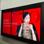 Jang Young-ran Instagram - 꿈같은 내생에 첫 팬미팅을 성황리에 잘 마무리 했습니다.😍🙏 이제야 정신이 드네요🥹🥹 꿈같았어요❤️ 자리를 꽉꽉 채워주시고 너무 따뜻한 시선으로 저와함께 울고 웃고 끝까지 격려해주시고 태어나서 처음으로 느껴보는 벅찬 감정을 느끼며 아직도 팬미팅때 내새끼들께서 절 보는 표정을 떠올리면 왈칵 눈물이 나요🥹🥹😭💕 진심으로 감사합니다. ❤️그리고 사랑합니다.💕 앞으로 더 열심히 베풀며 웃음 드리며 살께요💖🙏 더 더 좋은 사람이 될께요🥹💖 누구보다 50만팬미팅을 위해 나보다 더 기뻐해주며 함께 고생한 허니비 피디님들💕주디 정원 상현 성민 혜린 혜림 지민 은정 은혜 준섭 안보이는 곳에서도 고생한 우리 허니비피디님들(이름다못써서미안😅)💖💖 그리고 나보다 더 떨며 더 긴장하며 진심으로 온 마음을 다해 이 팬미팅을 준비한🥹💖 진짜 마음 따듯한 이석로 피디님 @sakura_aori 너무 고마워요🥹🥹💖🙏피디님은 내 은인👍🥰 그리고 내사랑 내식구들💕 홍실 @hong_min_a91 연수 @01y_s08 초희 @chohee_830 경화 @joy187_kyung__unni 예지 @_yezzzy 함께 고생 해줘서 고마워💖😍너희 없었음 어쩔뻔🥹🥹🙏💖💖 #알랴뷰❤️ 우리 현희의 깜짝 선물에 허전했을 로비가 #포토존이됐어요😭🥰 준범엄마 현희야💕 @hyunheehong 언니 진짜 감동 받았어💕💕😭🙏 너무 고마워 현희야😍😍 💕 잊지 않을께💓 그리고 내사랑 #금쪽같은내새끼 #진짜찐이야🥹😍 #눈물나요🥹🥹💕 이런 대접이 익숙치 않아서🥲 너무 너무 감사해요💕💕 그리고 무엇보다 진료하랴 틈틈이 공연준비하랴 너무너무 고생한 우리 남편 나보다 더 좋아하고 행복해해서 그 모습에 더 감동받았다는🥹😍🙏그리고 내목숨 내사랑하는 지우준우💖내 든든한 우리 가족 @jaseng_han 진심으로 감사하고 사랑해요💕🙏 오늘도 또 구구절절 주저리주저리 😆💕 아 ㅋ ㅋ 이런 이런 😅A급되기 아직 멀었네😅🤣🤣 장영란의 A급 되기 좌충우돌 도전기는 앞으로 계속됩니다용😝✌🏻 #장영란그램💕 #A급장영란 #에이급장영란화이팅💓💓💪🏻 #영라뉴화이팅💪🏻💪🏻💪🏻💕💕