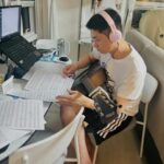 Jang Young-ran Instagram - 울 가족은 오늘도 팬미팅 연습❤️🥹 틈틈이 팬미팅 준비하는 남편 @jaseng_han 에구 고마워요🥹💕🙏 내 팬미팅인데 가족들이 더 신난 느낌😅🤪💖 내일은 내 생애 첫 팬미팅날 두근두근❤️ 너무 두근두근해서 잠자긴 글렀네요😅😂 아 설레여🥹🥹💕🙏 내일 봐요 내새끼님들💕🙏 아쉽게 당첨에 떨어진 분들 에구 미안해라🥹 A급장영란으로 그 설레임 고스란히 담아올께요🥰 #장영란그램💕 #에이급장영란그램💖😍🌈