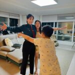 Jang Young-ran Instagram - 존경하고 사랑하는 우리 아빠 💓 자랑스런 이름 장원수💓🙏 아빠 오늘 보고 있었지? 아빠의 딸 아빠의 공주가☺️ 양천경찰서 범죄 예방 홍보 대사가 되었어🙏 아빠가 근무하셨던 곳에 오니 어찌나 아빠 생각이 간절하던지 참 많이 보고 싶고 만지고 싶고 안고 싶고 이 영광스런 자리에 아빠와 함께 하고 싶었어 참 많이 자랑스러워 하실 아빠 모습이 참 많이 기뻐하실 아빠 모습이 눈에 선해서 왈칵 눈물이 나왔지만 잘 참았어 근데 아빠와 함께 근무하셨던 “장원수 경무계장님 항상 존경합니다. “ 그 문구를 보고 꾹꾹 참았던 감정이 북받쳐올라 에고. . 글쎄 눈물이 왈칵 터져버렸지모야. . 아빠가 내 아빠라는게 너무 자랑스러워서 아직도 아빠를 기억하는 분들께 너무 감사해서 이제 딸 울리기 없기☝️ 아빠명예 더 빛나게 #양천경찰서 #범죄예방홍보대사 멋지게 잘해볼께💪🏻 아빠. . 너무 많이 보고싶고 사랑해요💕 #장영란그램💕 아빠 너무 사랑해💓 그리고 존경합니다.
