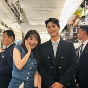Jang Young-ran Instagram - 정말 오랫동안 팬이었다. 물론 지금도 팬이지만💓🥰

리포터 시절 좋아하는 스타를 실제로 보고 실망한적이 어찌나 많았던지 사실 박보검씨 만나는게 무서웠다😭
(혹시나.. 실망할까봐🥲😭)

근데 근데 😍😍
드뎌 드뎌✌🏻✌🏻
꺄😆😆💕💕💕💕💕
실물영접😭😭😭💕💕💕

실물은 조각 같았구🥰
인성은 보석 같았구💖
그의 연기는 일품이었다👍👍👍👍👍💖💕

만나길 참 잘했다🙏😍초대해줘서 고마워요 보검씨💓
@bogummy 

어제는 연예인이아닌☝️
아줌마 모드 아니 10대소녀로 돌아가 
친구같은 동료들과😍 슬기 나비 진화 향기 가연언니 너무 행복한 시간이었어요💓🙏

10대때 40대 50대 아주머니들을 보면 다 큰 어른이 왜그러나 했는데 😅40대가 되어보니 몸은 나이들어도 내마음은 아직 10대였다😍😂

아그리고 처음보는 실물영접에 10대처럼 다가가지도 못하는 ☺️그냥 바들바들 떨고있는 날 밀어넣은 😁😊👍슬기야 고마워💕 @parkseulgirowa  덕분에 용기내 사진 찍었어🥰🙏 

이피드는 #남편금지피드😅😂

#원더랜드시사회🎫 
#시상식을 방불케한시사회👍
#영화원더랜드많이사랑해주세요💕🙏

#장영란그램💕
#에이급장영란그램💖😍🌈 
#영라뉴화이팅💪🏻💪🏻💪🏻💕💕