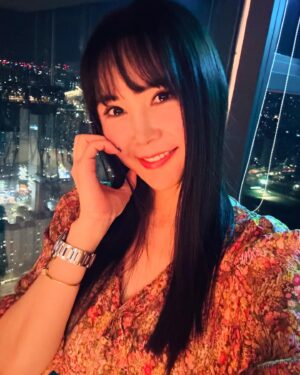 Jang Young-ran Instagram - 당분간 폭풍 셀카 올려도 이해해주실꺼죠?😅😝😝💕

샤랄라 원피스입고💕
사랑하는 딸과😘

많은 응원댓글 너무 너무 감사해요🥹💕🙏
늘 든든해요 🥹진짜루💓👍
늘 솔직하게 진솔하게 다가갈께요🥹😘

#모두행복해져라얍💫 

#일반카메라모드👍👏

#장영란그램💕
#에이급장영란화이팅💓💓💪🏻 
#영라뉴화이팅💪🏻💪🏻💪🏻💕💕