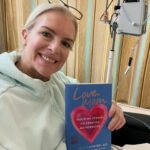 Janice Dean Instagram - It’s infusion day, and I brought a great book to read while I get my #ms treatment. I told ⁦‪@nicoleSaphier_md‬⁩ about the day my boys found out I had #multiplesclerosis, and it brought tears to my eyes reading it again. But I’m so glad I did! ♥️ #lovemom
