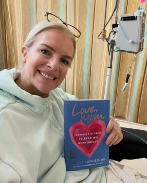 Janice Dean Instagram - It’s infusion day, and I brought a great book to read while I get my #ms treatment. I told ⁦‪@nicoleSaphier_md‬⁩ about the day my boys found out I had #multiplesclerosis, and it brought tears to my eyes reading it again. But I’m so glad I did! ♥️ #lovemom