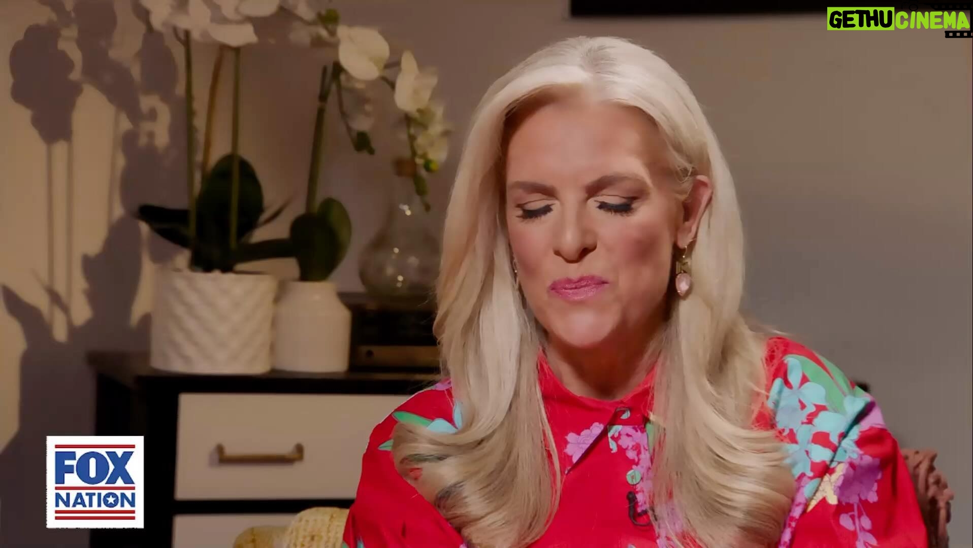 Janice Dean Instagram - #LoveMom @foxnation series is now available with some amazing mom stories from @aearhardt @CarleyShimkus @marthamaccallum, @SandraSmithFox and more! It’s a video companion to @NicoleSaphier_md book, and was a joy share these stories.🩷