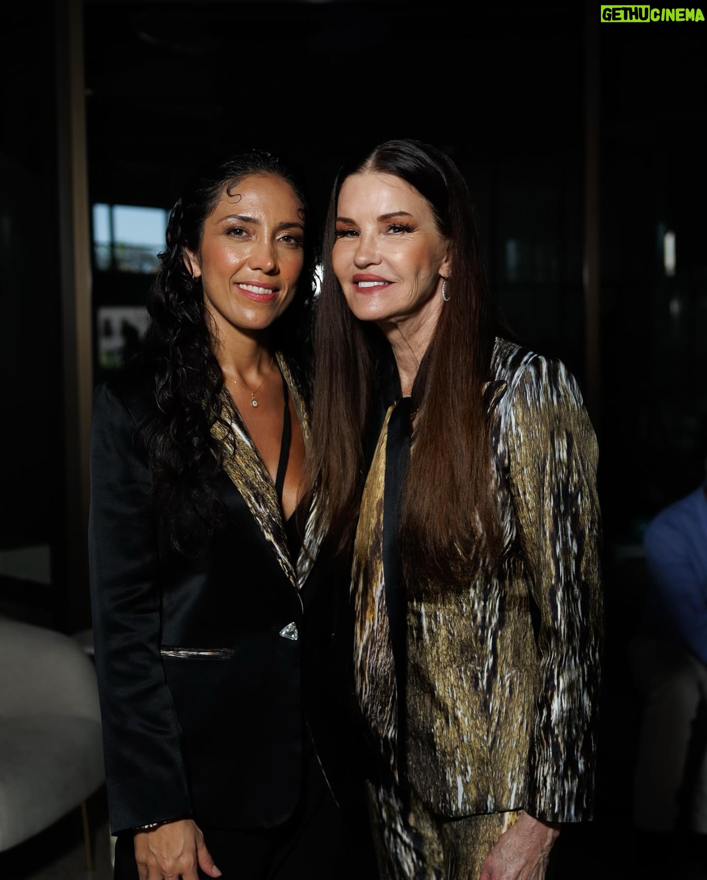 Janice Dickinson Instagram - At the @frowfw supporting the amazing @kimiaaryasilk 💕 Beautiful outfit! Thank you for having me #FRow #LAFW #KimiaAyraSilk