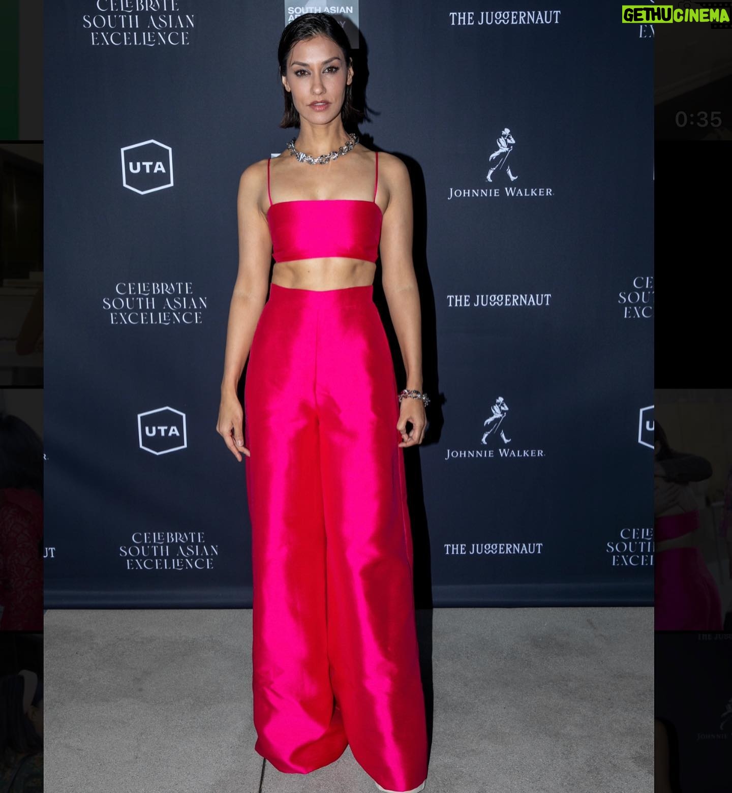 Janina Gavankar - 6.2K Likes - There was a gathering to celebrate the many South Asian artists that made this yearās Oscar nominated films. Though it was the first of its kind, it didnāt feel like āa momentā, it felt like part of the sustainable crescendo that the Desi community is making.
And as you can see from these pics, the love I have for these people is BIG. š
