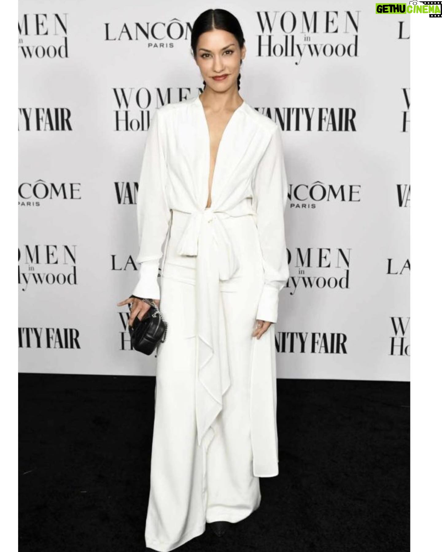 Janina Gavankar Instagram - I don’t have a picture of the moment, but last night I met Ms. @radhikajones and got to personally tell her how much it meant to me (and the legions of Desi girls) when she was appointed Editor in Chief of @vanityfair