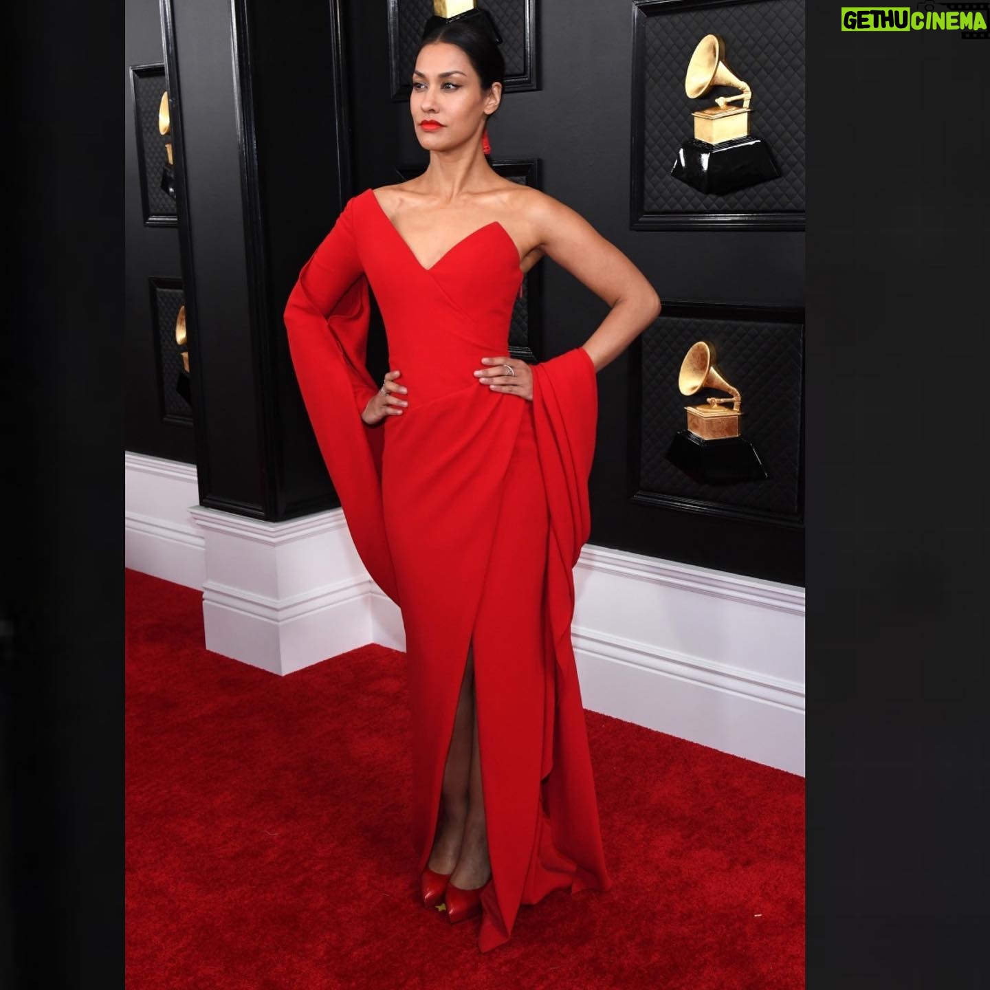 Janina Gavankar - 5.8K Likes - Another photo in red to balance out this row..
Edit: damnit! I shouldāve done a white border.