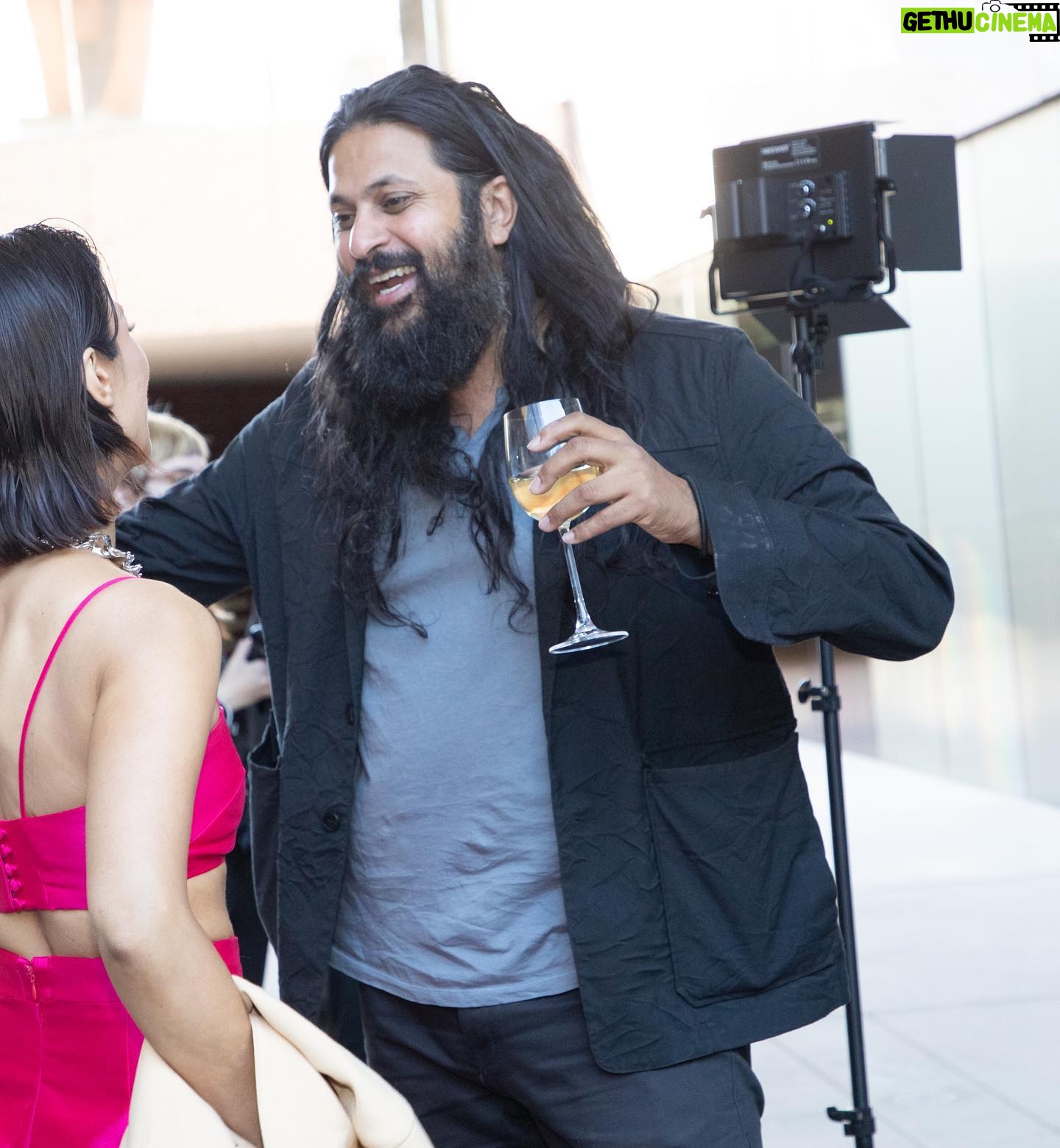 Janina Gavankar - 6.2K Likes - There was a gathering to celebrate the many South Asian artists that made this yearās Oscar nominated films. Though it was the first of its kind, it didnāt feel like āa momentā, it felt like part of the sustainable crescendo that the Desi community is making.
And as you can see from these pics, the love I have for these people is BIG. š