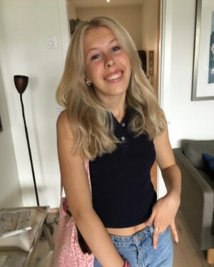 Janne Formoe Instagram - Kjære vakre ungen min. 
Gratulerer med 19 års dagen. 
Jeg er så uendelig stolt av deg fordi du har hjertet på rett sted. Du er reflektert, morsom, kjapp i replikken, iherdig, alltid klar for en fest, arbeidsom og målrettet! 
Dette er den siste bursdagen vi ferier der du enda bor hjemme. Det er vemodig og jeg lurer på hvor tiden ble av, men det er også en gave å se at du står støtt i deg selv. At du våger å følge drømmene dine og at du er frisk og har så gode verdier. Jeg ønsker deg alt godt når du nå skal forlate redet og ta verden med storm. Jeg elsker deg høyere en alt jenta mi! ♥️💫♥️

@feliciaf.k