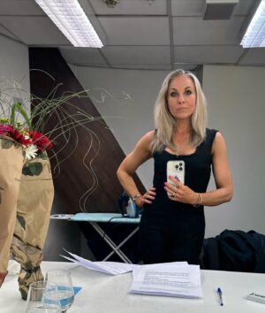 Janne Formoe Instagram - Gårsdagen  kort fortalt: 
Bilde1: Roe nerver med Rigmors nye sønn. 
2.Sjekke at karosseriet ser bra ut.
3.Gjeite  seg til, mens eneste tanke er at jeg elsker brun vask. Jeg vil ha brun vask, når begynte jeg å elske brun vask? 
4-8: Stand-up uten ord
9.Takk for oss med livets gjeng!
10.Film: Prøve å komme seg ut av hotell rom i dag for å rekke fly.

Takk for gøyal lørdag med knall publikum i @stavangerkonserthus @mikrofonen.no @yummymummy_veronicasimone @rigmorgaltung @karstenblomvik @lisingsbarnet @janruneholdhus @pernille.haaland @margaretbergerofficial 

Alle scenefoto: @lisamaribynes