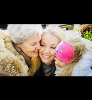 Janne Formoe Instagram - I dag fyller min kjære mamma 70 år.
For en enestående mamma & mormor du er. Klok, snill, raus, og gøyal.
Alltid med glimt i øyet, og bittelitt frekk, livredd for å gå glipp av noe. Festens midtpunkt. 
En klippe i livet for oss alle. Vi elsker deg. ♥️