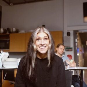 Jannika Wirtanen Instagram - Tunnelmia viime perjantailta @sellosali ❤️‍🔥

Tulevat keikat:
15.9. @ravintola_kunkku 
16.9. @pasaati_kauppakeskus 
23.9. @glivelabtampere 

Tsekkaa syksyn loput keikkapäivät. Uutena lisäyksenä @himosareena 2.12. Lippulinkki biossa. #parasosa

🎥 @nealeksandraphoto