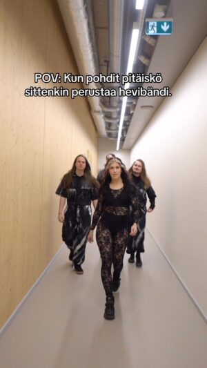 Jannika Wirtanen Instagram - Kun bändisi on täynnä tukkajumalia.

#parasosa #beyonce #ihmisenmuotoinen

📸 @nealeksandraphoto