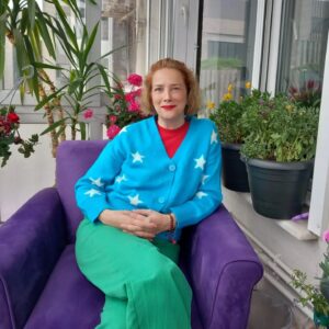 Janset Paçal Instagram - Benim güzel başkan yardımcım @sevdakantarci , @biroymb ofisimizi de kendisi gibi güzelleştirmiş.  Yeni ofisimiz uğurlu olsun ❣️☮️🧿🌟🧚‍♂️🥂🍀🙏🥰🎀
Nice güzellikleri hep birlikte kutlamamız dileğimle 🙏🍀🧚‍♂️❤️☮️🧿