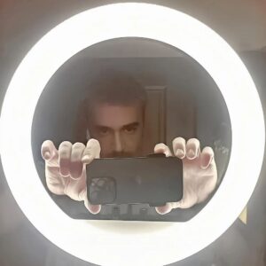 Janset Paçal Instagram - Canım yönetmenim @kemaldogulu 🥰🌟❤️☮️🧿

#kameraarkas🎬ı #söyle🎶 #çekeniçekerler🤓

Seninle çalışmak çok zevkli❣️☮️🧿🌟🥰🙏🥂