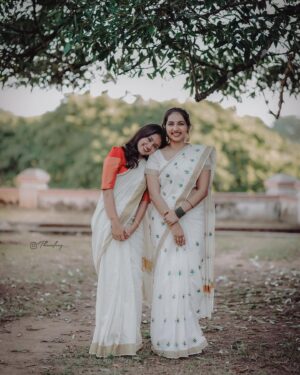 Janvi Byju Instagram - 🌺 

Click: @thawfeeq__ 

#onamseries #happyonam #onam2k23 #favpics #onam #traditional #saree #hillpalace #friendship #sisterfromanothermother #sareelove #traditionallook