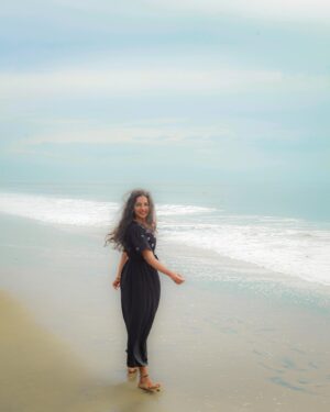 Janvi Byju Instagram - 🧜‍♀️

Click: @bronzeback_films