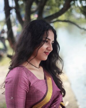 Janvi Byju Instagram - 🦋

📸 @bronzeback_films 

#kadamakudy #kochi #photoshoot #kochigram #saree #traditional #keralatradition #photogram #janvibyju