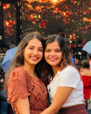 Janvi Byju Instagram - 🤓

Click: @amallovesmusic 

#deepakdevdeepakdevshow #musicshow #friends #2024 #punnyapradeep #janvibyju
