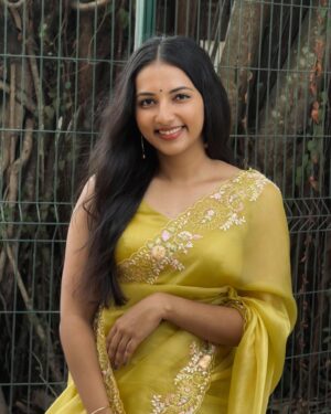 Janvi Byju Instagram - 🌻

#sareeday #departmentfarewell #psychology #farewell #yellow #sareelove #stteresascollege #janvibyju #ernakulam #picoftheday #memories