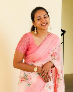 Janvi Byju Instagram - 🌸

#saree #collegefarewell #picoftheday #janvibyju #stteresascollege