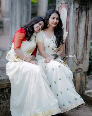 Janvi Byju Instagram - 🌺 

Click: @thawfeeq__ 

#onamseries #happyonam #onam2k23 #favpics #onam #traditional #saree #hillpalace #friendship #sisterfromanothermother #sareelove #traditionallook