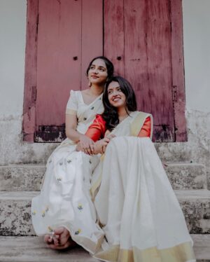 Janvi Byju Instagram - 🌺 

Click: @thawfeeq__ 

#onamseries #happyonam #onam2k23 #favpics #onam #traditional #saree #hillpalace #friendship #sisterfromanothermother #sareelove #traditionallook