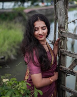 Janvi Byju Instagram - 🦋

📸 @bronzeback_films 

#kadamakudy #kochi #photoshoot #kochigram #saree #traditional #keralatradition #photogram #janvibyju