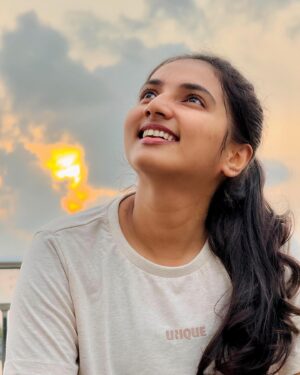 Janvi Byju Instagram - പ്രണയം അനശ്വരമാണ് 🌞