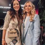 Jasmin Wagner Instagram – NEVER CHANGE A WINNING TEAM! 🏆

Erste Male sind aufregend… 30 Jahre Blümchen bedeutet auch 30 Jahre mit meinem Management @abglanzentertainment 

Das ist auf viele Arten und Weisen etwas Besonderes. 
Von unserer ganz persönlichen Erfolgsgeschichte haben @brittafriedrich und ich nun zum allerersten Mal auf der großen Bühne der @4gamechangers Konferenz in unserer Keynote-Speech berichtet. 🎤🗯️ 

Und Girrrrls & Boiiiiis, haben wir in den 30 Jahren unser Game gechanged!!! 
Sich als junge Frauen in einer männer-dominierten Musikbranche durchzusetzen war eine Große Herausforderung, die viel Mut, Kraft, Charme, strategisches Talent, Gewitztheit, Resilienz, Begeisterung, Kreativität, Fleiß und Durchsetzungsvermögen brauchte. 🎯

Die Erfolge die wir inzwischen verbuchen durften und Titel, die wir tragen dürfen, kann uns keiner mehr nehmen, aber vor allem bin ich dankbar für unsere Freundschaft, das liebevolle Miteinander, den immer konstruktiven Austausch und für den Lebensweg den wir mit soviel Freude, Glück und Vertrauen teilten und auch in Zukunft teilen werden! 💘🍀
1000 Dank an meine Managerinnen @brittafriedrich und @anne_farien für 30 unfassbar starke Jahre! ⏱️

#crazyproud #30Jahreblümchen #herzanherz #oneteam #teamspirit