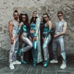 Jasmin Wagner Instagram – 👽 BOOM BOOM POW — 🪃
Wenn meine Crew eines kann, dann posen, oder? 

#shoot #newlook #bühnenoutfit #blümchentour #firstshow #moretocome #showlook #blümchianer
