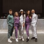 Jasmin Wagner Instagram - CREW LOVE IS TRUE LOVE 🫂 — wir durften gestern in der Freiheitshalle in Hof performen! 🕺🏼 Diesmal sind wir aber in einem neuen Look angereist! Meine beständige Crew strahlt in ihren neuen Travel-Fits. Gefallen euch die Looks? 👕 @lottosport #dancecrew #crewlove #crewfit #travellook #traveloutfit #soundcheck #bestteam #dreamteam #blümchen2024 #blümchencrew #teamblümchen #blümchenonstage #onstage #performance
